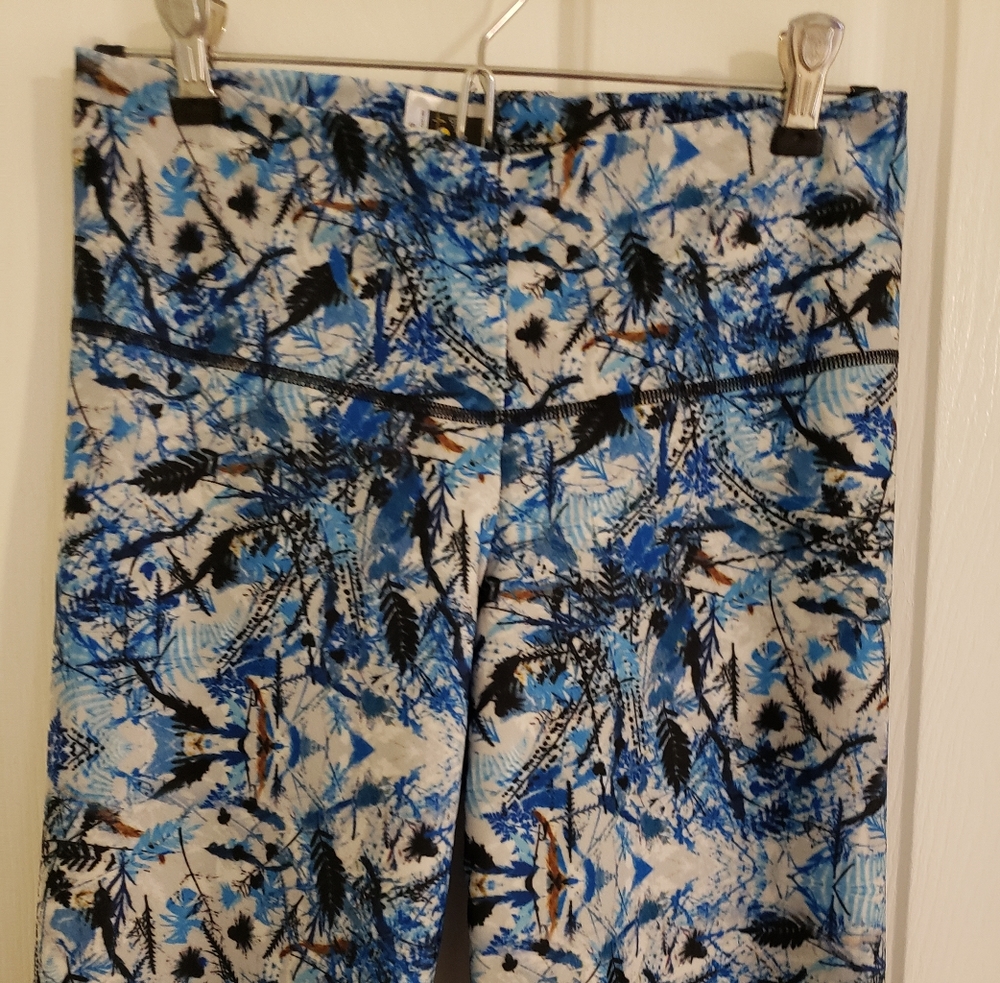 NWOT Bon Bon up blue and silver print